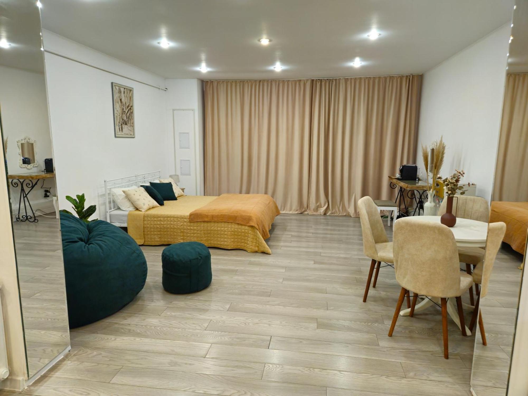 Apartment The Bohemian Connection, Rezerva Acum Ultracentral Spatios Si Curat, Scaun Masaj, Ceai, Cafea, Apa Filtru, Parcare Publica Gratuita Craiova